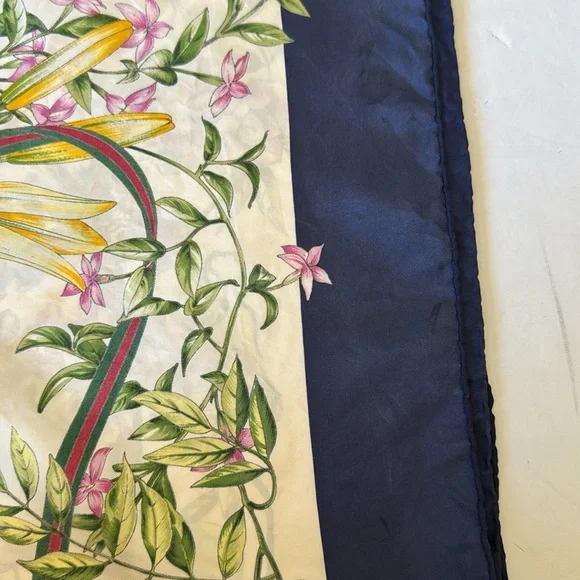 Vintage Gucci Silk scarf - Picture 16 of 16